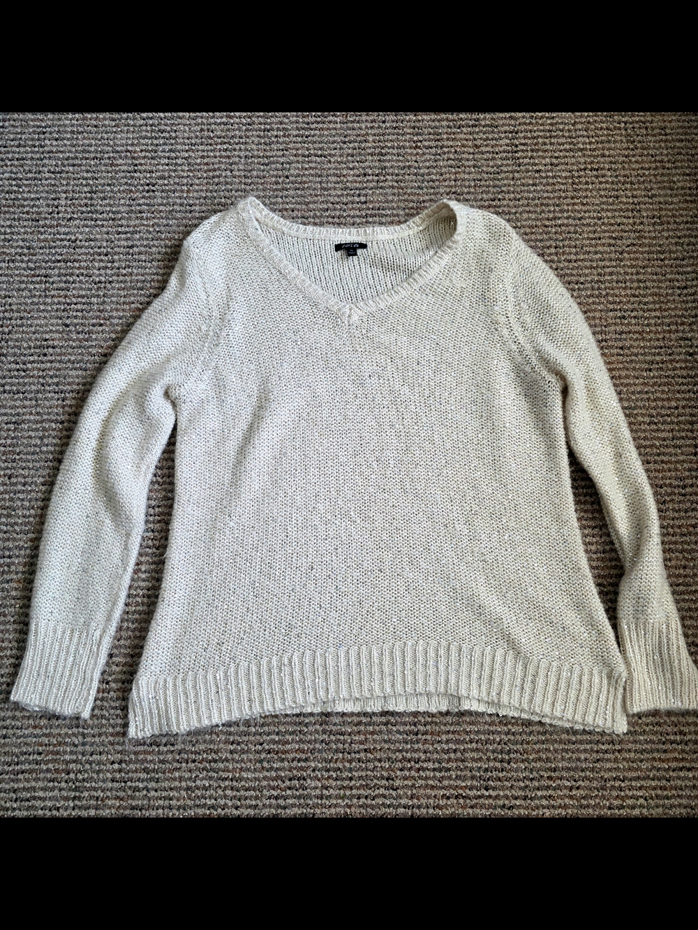 Apt. 9 Cream/gold V-Neck Lightweight Knit Sweater. Size XL